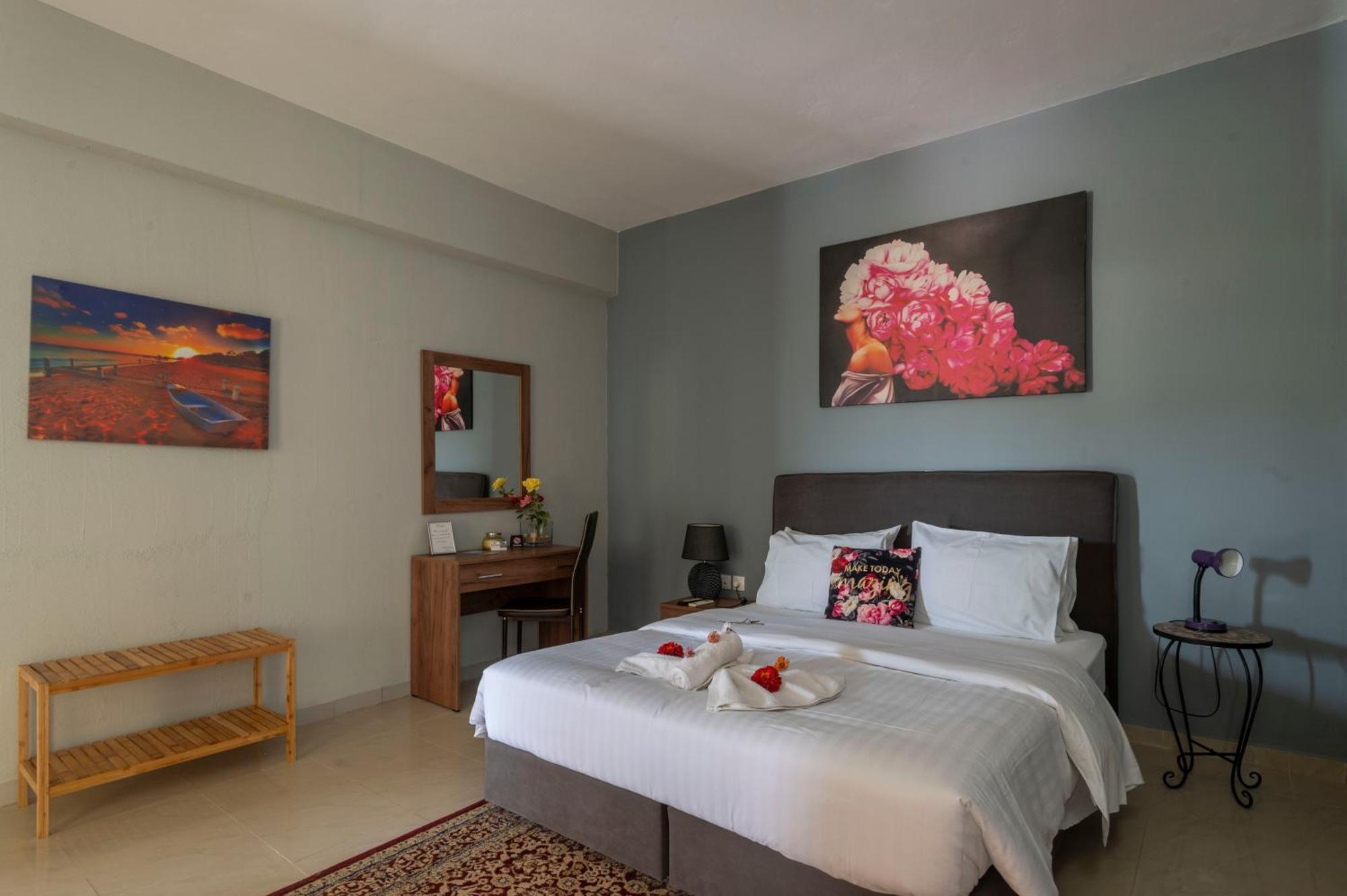 La Vatura Hotel เกียโลวา ภายนอก รูปภาพ